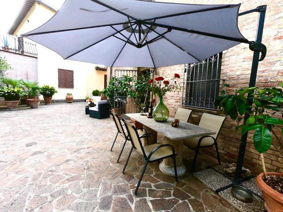 Villa Casa Lazzaro Al Centro Di Sienne Extérieur photo